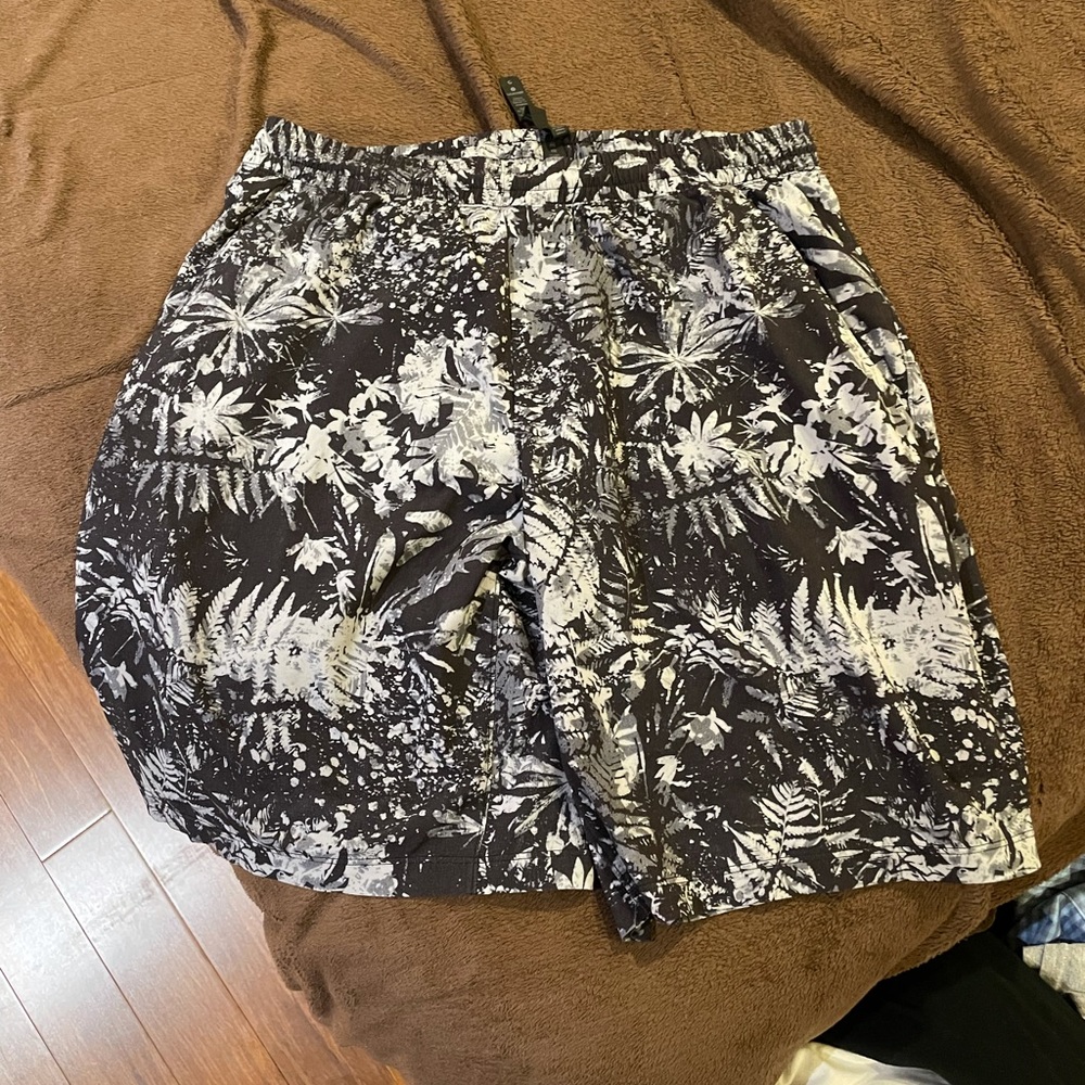 Lulu lemon 11” shorts